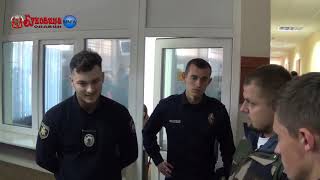 Як в Чернівцях обурені активісти штурмували відділення патрульної поліції
