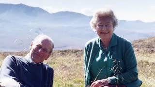Wamen Hour #51: The Queen, The Only Queen, Our Queen
Looking back over the life of Queen Elizabeth II, and casting a critical eye over how she is now being commemorated. Wamen Hour #51: The Queen, The Only Queen, Our Queen