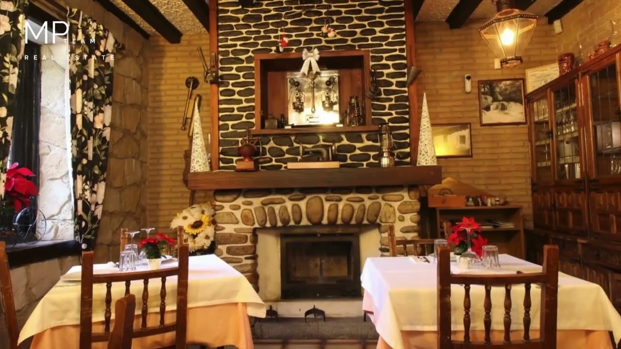 Edificio hotelero con restaurante en Rascafria