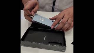 Unboxing and Hands-on Samsung Galaxy S24 Regular Sapphire Blue