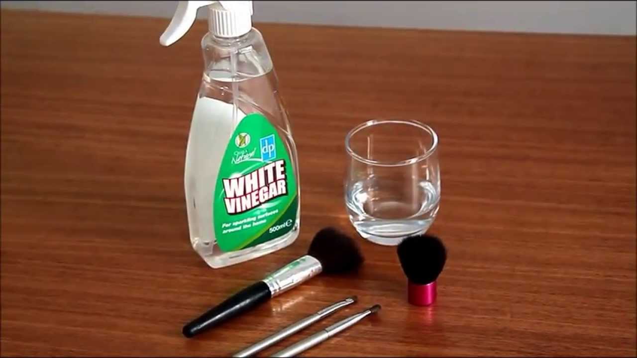 How to Sanitize Sponges and Scrub Brushes With Vinegar