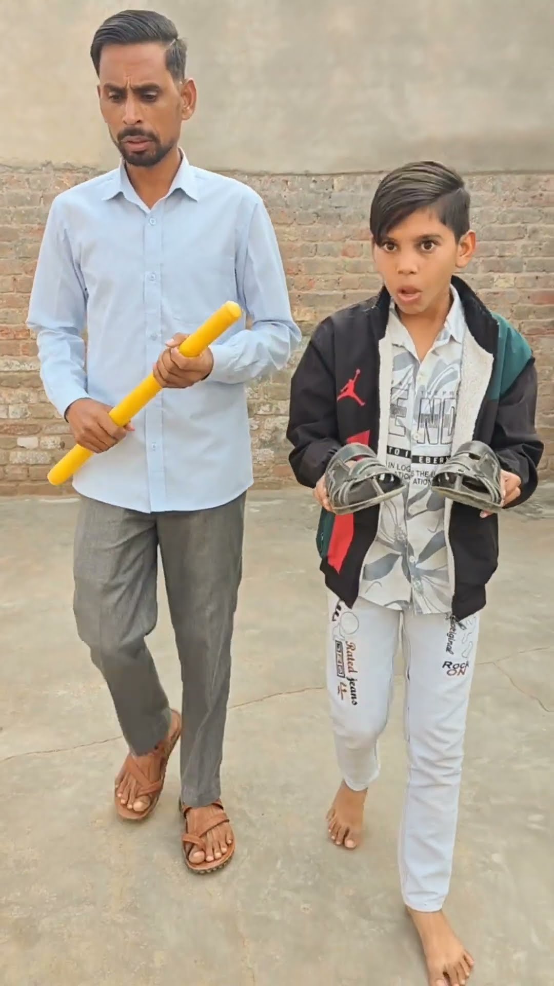 Murgi ke pair mein Bajaa ? ? #shorts