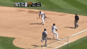 SEA@CWS: Abreu stops grounder with dive, gets the out