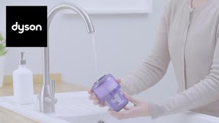 How to wash the filter unit on your Dyson Digitial Slim™ cord-free vacuum.