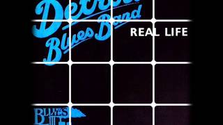 DETROIT BLUES BAND - WALKIN OUT THE DOOR chords