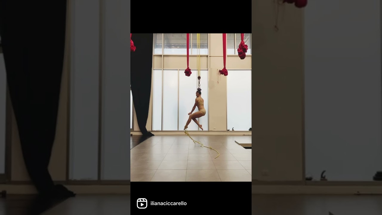 Sperimentazione con hair suspension e rope..Iliana Ciccarello performer 🌸