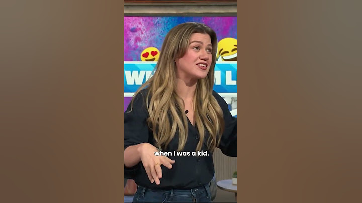 Kelly Clarkson surprises fan in audience!