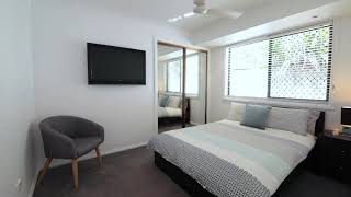 16 Selkirk Ave, Benowa Waters