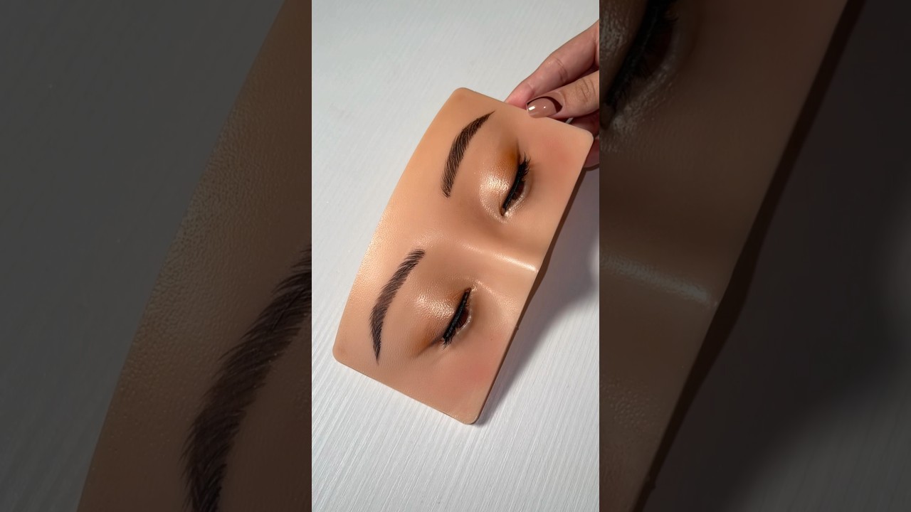 Gold eye make-up ✨ 