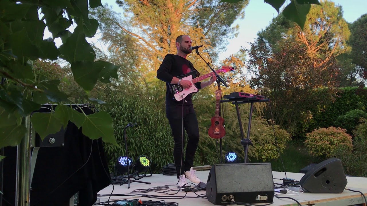 Rihanna - Diamonds (Cover By Gaïo - Live Acoustic)