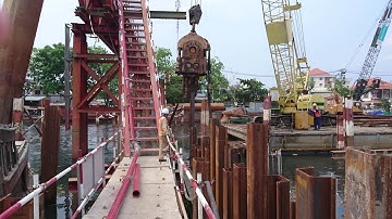 Thi công cừ Larsen IV bằng búa rung