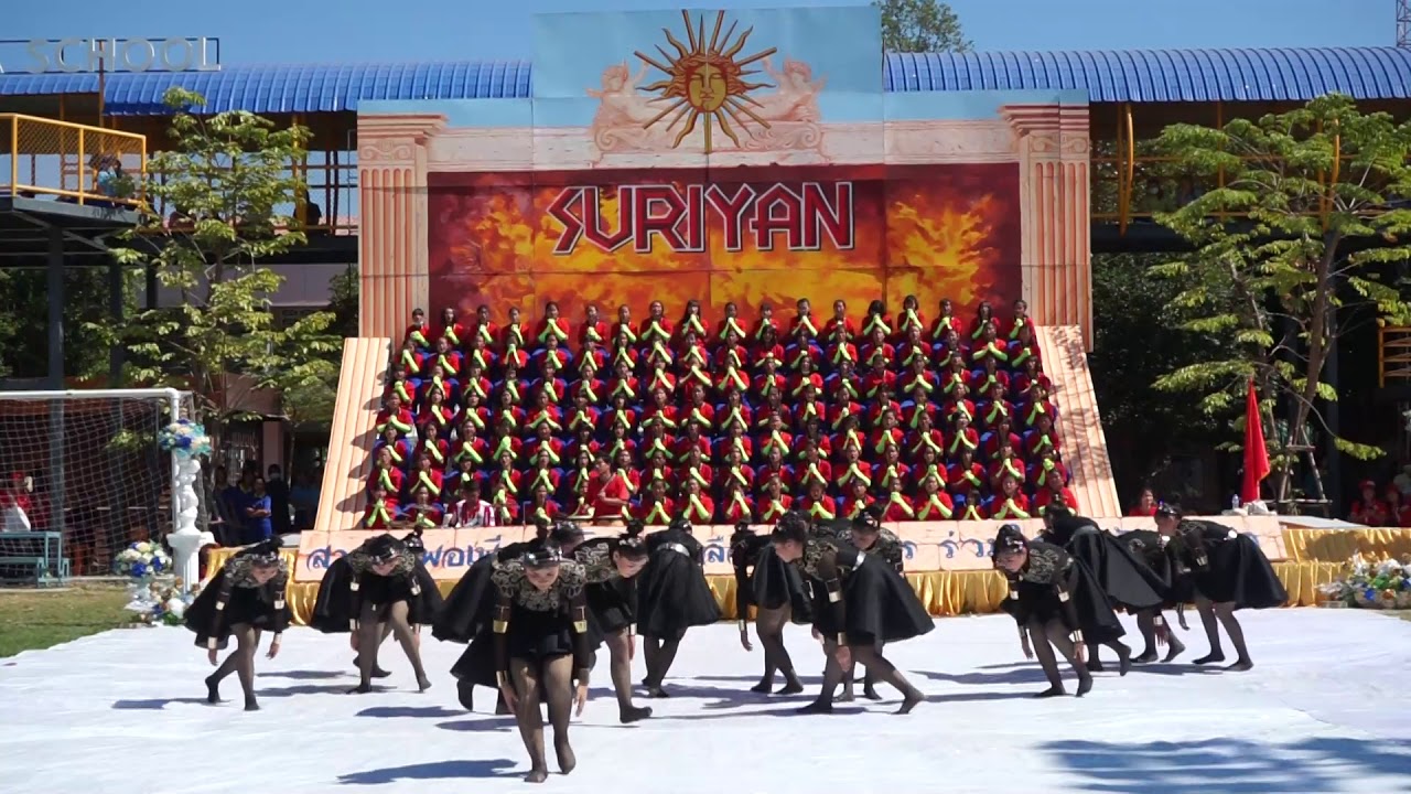 กองเชียร์ และผู้นำเชียร์ คณะสีสุริยัน (สีแดง) สตรีศึกษาเกมส์ ประจำปี 2563
