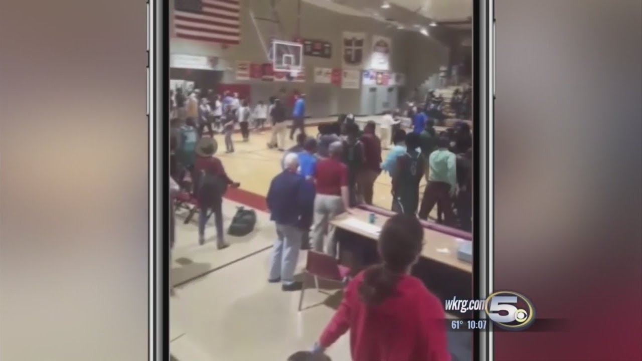 Massive fight breaks out during Vigor-Faith Academy basketball game