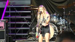 Lindsay Ell 'Broken' from her set at Ruoff Music Center in Noblesville, Indiana - September 2019