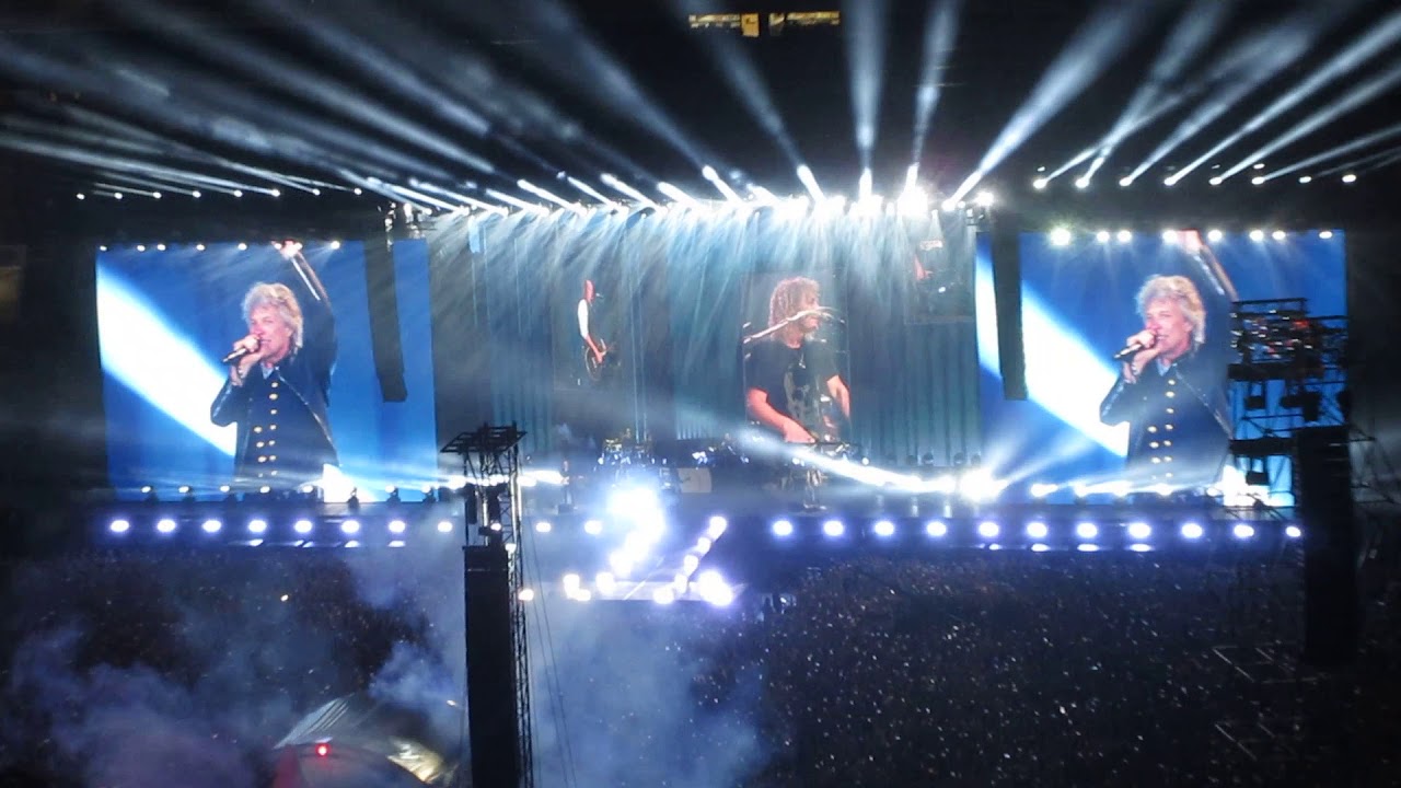 Bon jovi концерт видео. Bon Jovi Moscow 2019. Бон Джови в Москве 2019. Джон Бон Джови в Москве 2019. Джон Бон Джови на концерте.