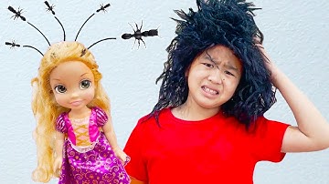 Jannie and Andrew Pretend Play with Hair and Beauty Salon Toys To Get Rid of Lice