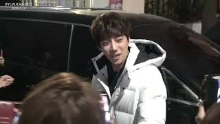 황치열 불명 특집 녹화후 퇴근길~ Hwang Chiyeul going after Immortal songs taping.