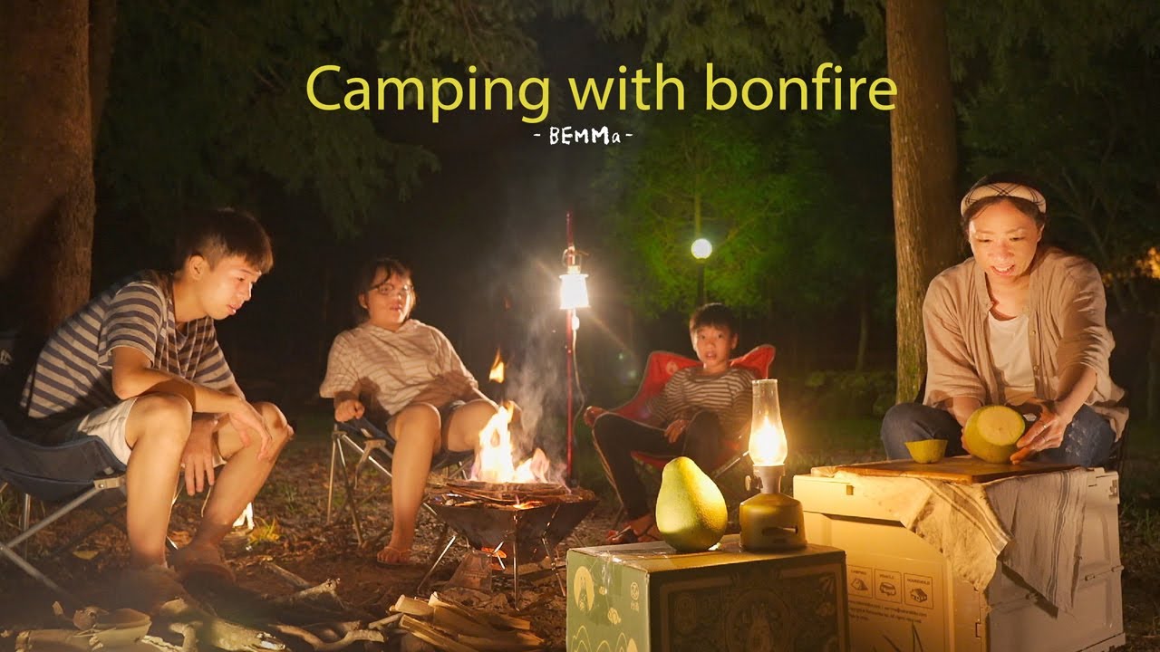營火露營🏕️一泊二食 孩子們挑戰木材生火烤肉好成功|圍著營火聊天遊戲好歡樂|草地輕食早餐好豐盛 - YouTube