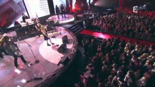 Avril Lavigne - What The Hell @ Les Victoires De La Musique 09/02/2011