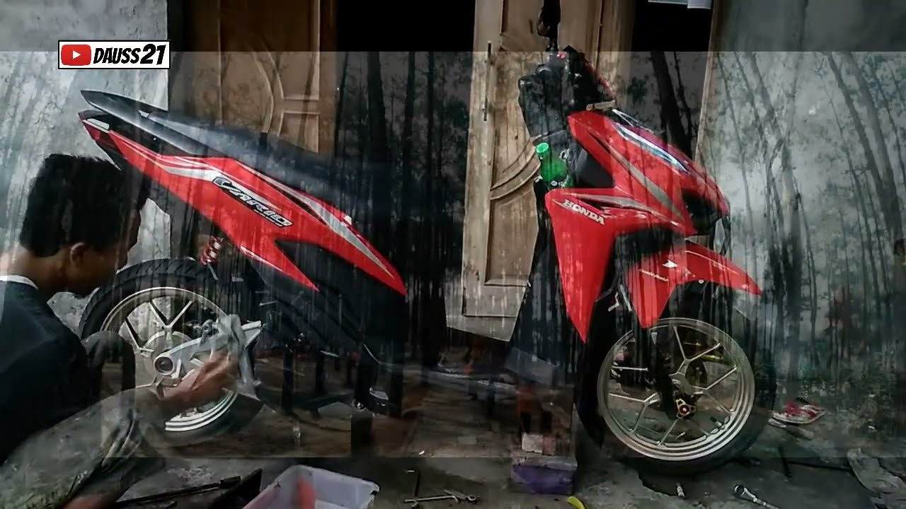 Vario Merah Velg Emas