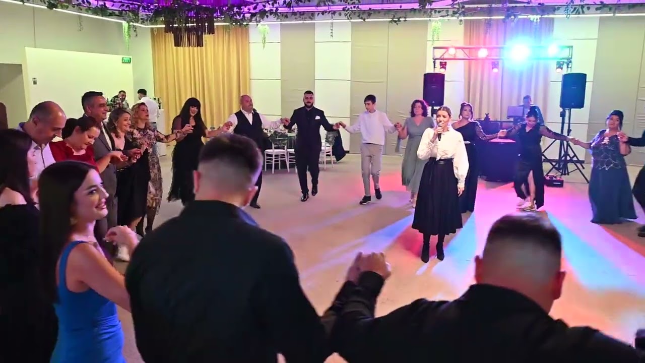 Elena Dima - Are mandra alunita