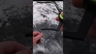 Зимняя рыбалка. Поклевка плотвы на мормышку