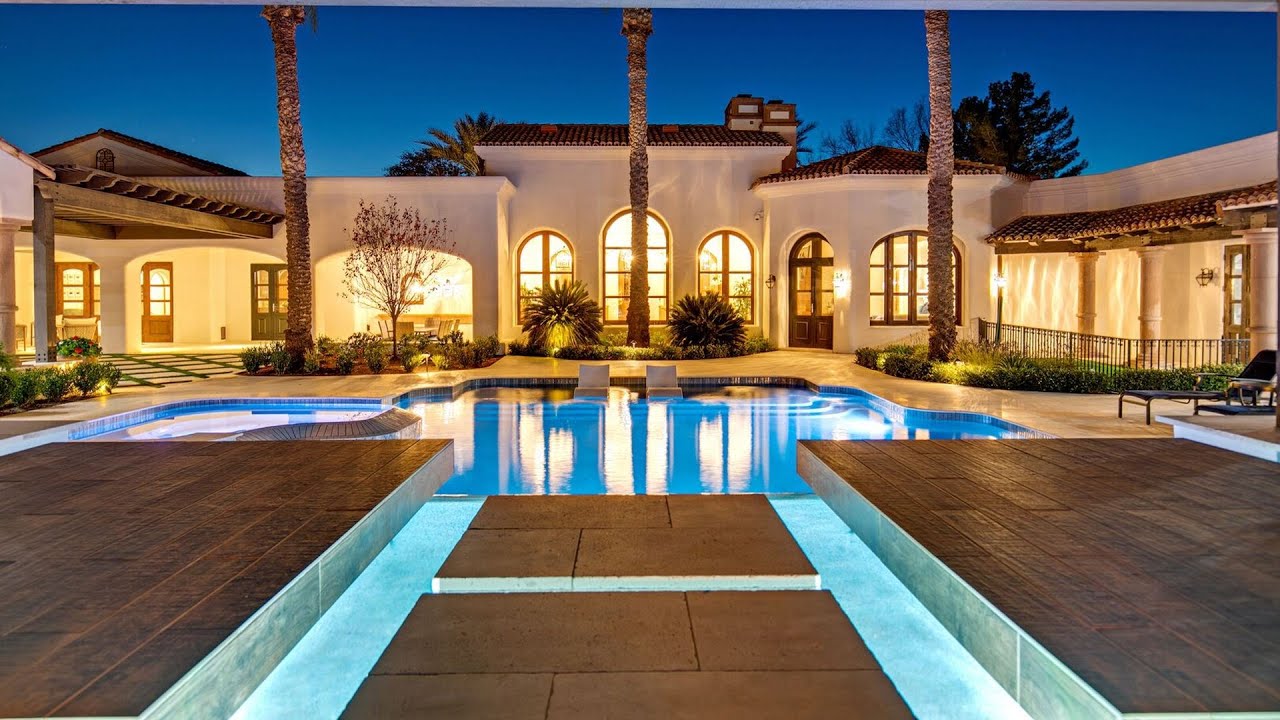 ⁣$13,495,000! Magnificent Santa Barbara inspired resort feel single family home in Paradise Valley