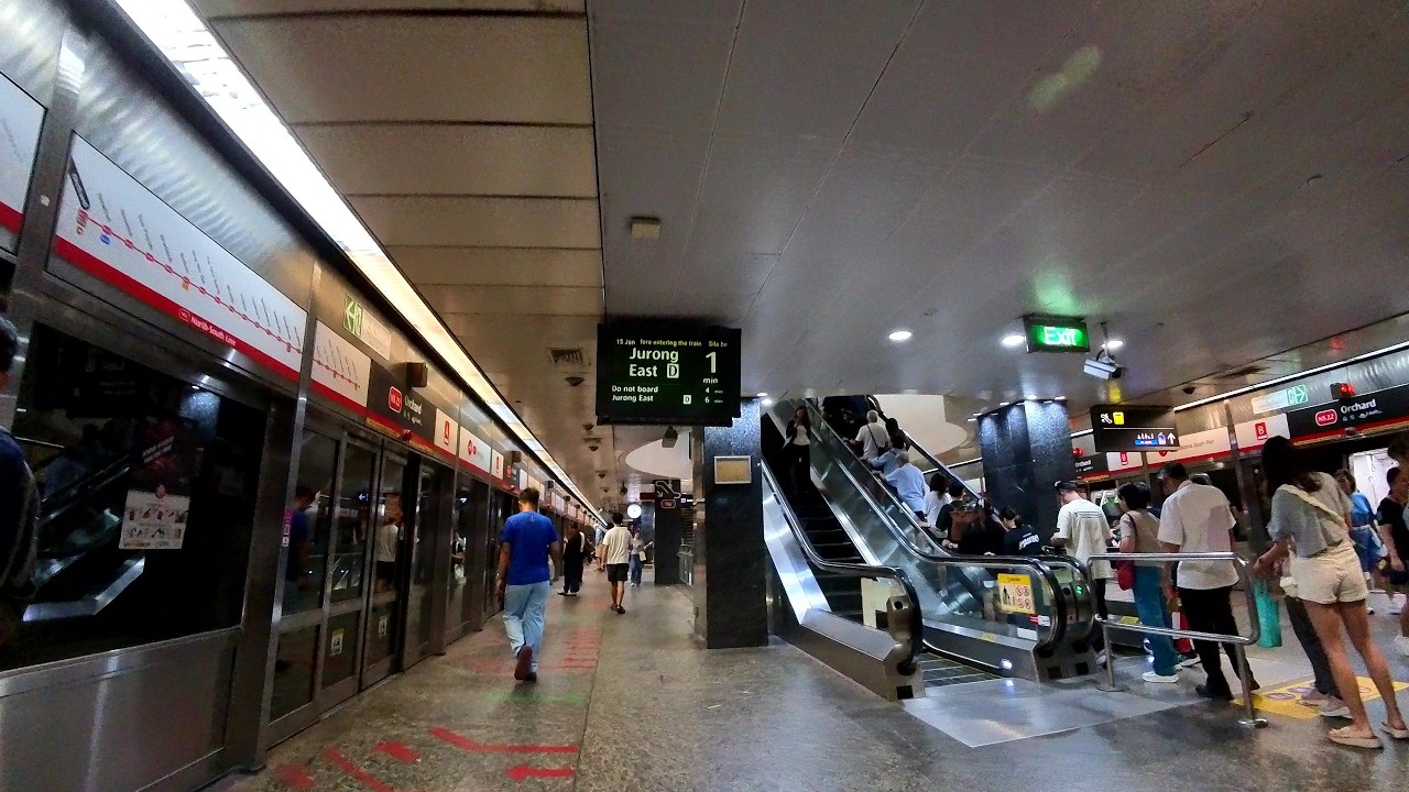 Orchard MRT Station | Paid transfer link walk from TEL Platforms to NSL Platforms | January 2026