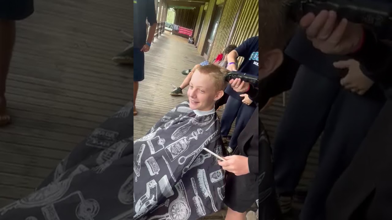 My friend gets a buzz cut at youth camp🧑‍🦲😱