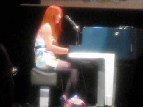 Tori Amos Jammin out with Loudon Wainwright and et...