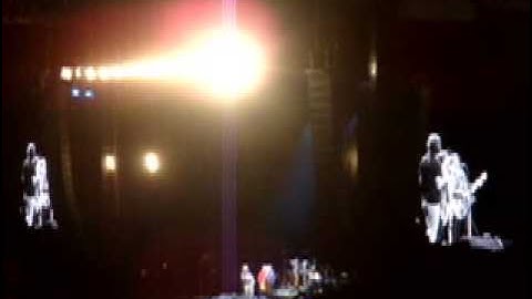 Eddie Vedder, Neil Finn, Liam Finn perform Chris Knox