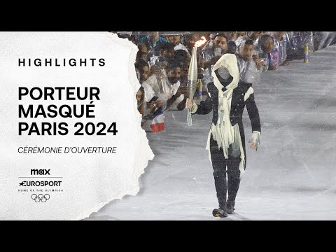 PARIS 2024 - Les meilleurs moments du PORTEUR MASQUÉ lors de la cérémonie d’ouverture