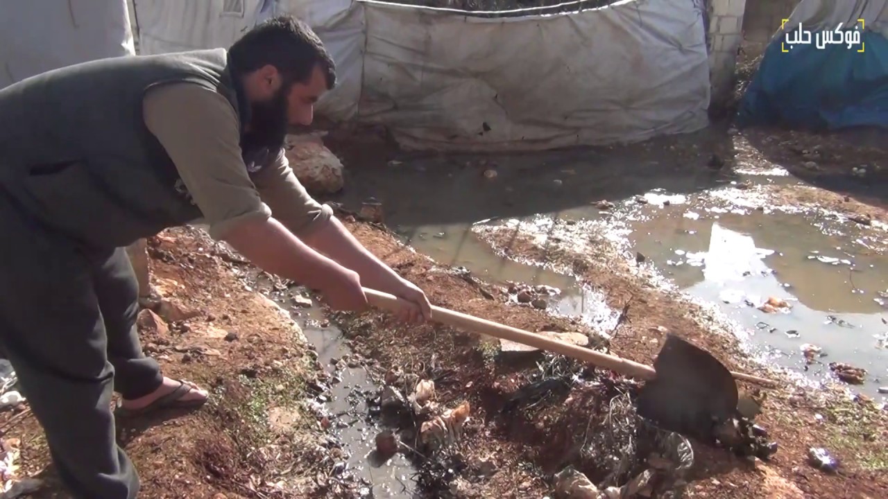 الصرف الصحي المكشوف في مخيم الصفصافة.. روائح كريهة وأمراض بالجملة