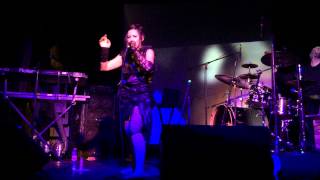 Underhelped - Elsiane live Bajo Circuito Mexico City