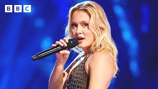 Zara Larsson performs 'On My Love' in the Ballroom ✨ | Strictly Come Dancing - BBC Resimi