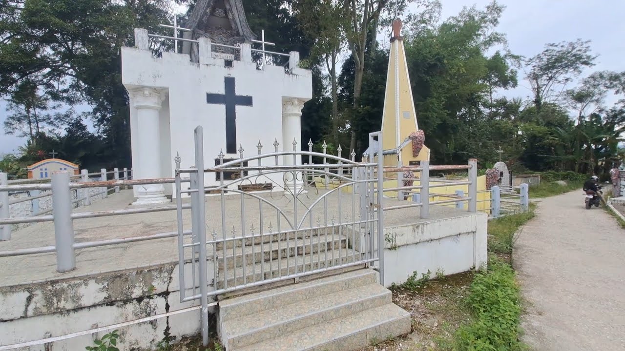 KOMPLEK MAKAM MEWAH MARGA SITORUS DI PORSEA