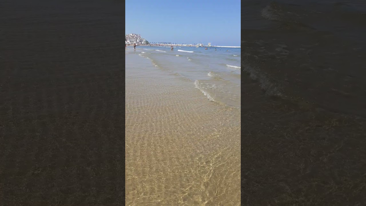mare limpidissimo a Rodi Garganico .