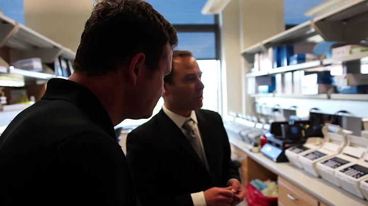 Indy racer Buddy Lazier visits the UI Wynn Institu...