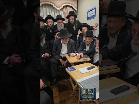 Rachmastrivka Rebbe being Menachem Avel the Vorhand Family - האדמו"ר מראחמיסטריווקא בניחום אבלים