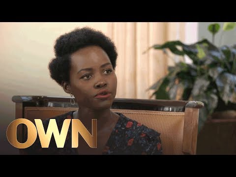 Vidéo: Lupita Nyong'o Au Déjeuner Des Femmes Noires à Hollywood