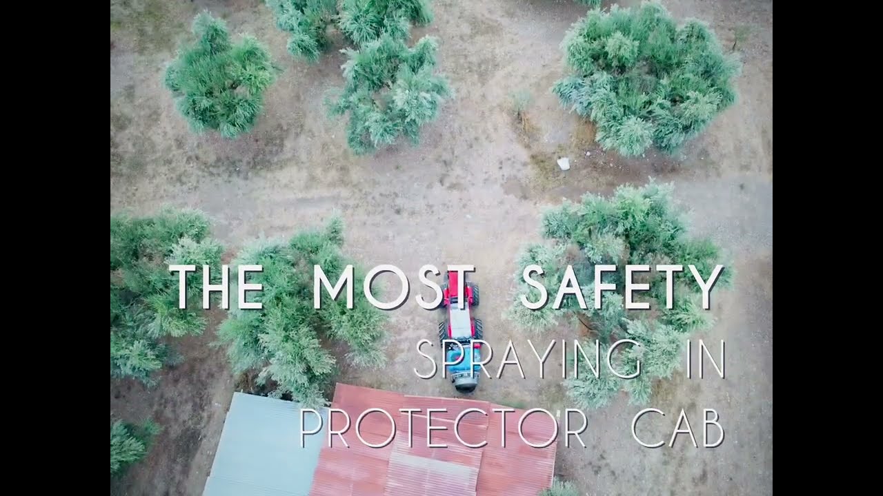 Antonio Carraro TGF 9900 + Protector - Spraying in olive grove