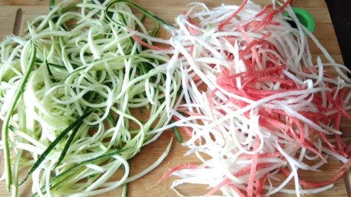 This Thai Julienne Peeler Is the Key to Stellar Papaya Salad