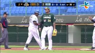 20130922-1 CPBL 獅VS猿 5下 猛德拉手感相當不錯,安打上壘,和獅隊一壘手小鄧鄧相似度90%