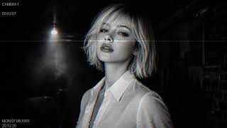 Lyra Thorne – Still Here Watching // Darkwave, New Wave