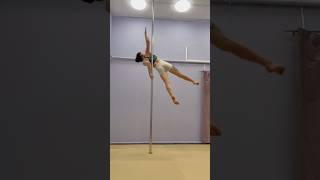 Разворот из отмашки в рогатку #acrobatics #poledance #polesport #dance