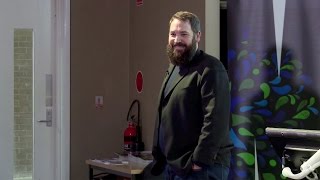 The wicked problem of technologies in education: the need for playful designs