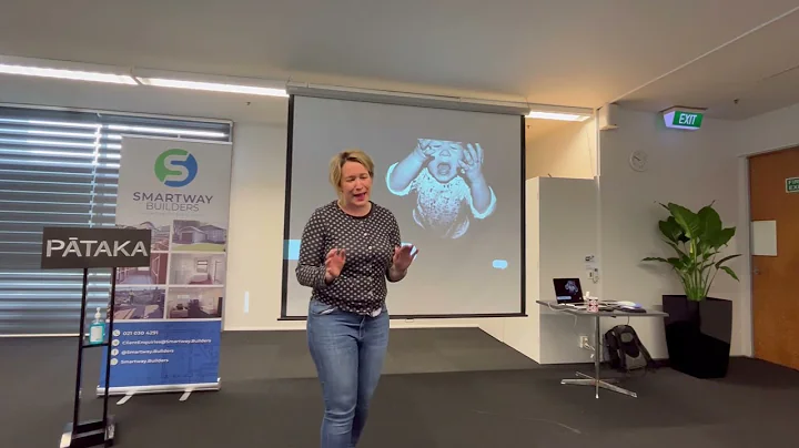 Anna Guenther of PledgeMe & NZTE speaking at Augus...