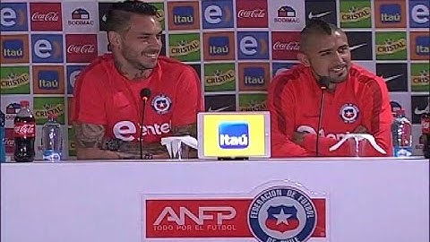 La broma de Arturo Vidal a Pinilla en conferencia de prensa