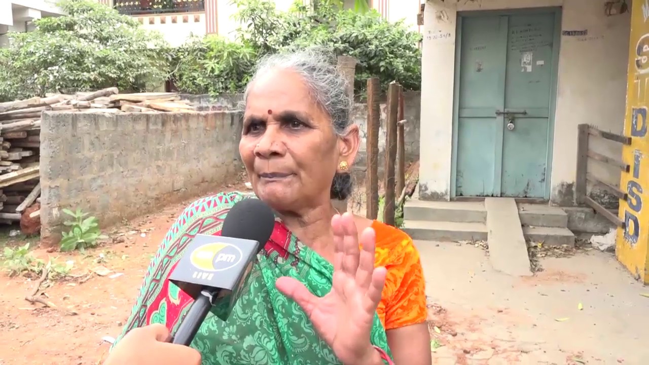 MLA Vishnu Kumar Raju || The North Constituency || MLA Helps Poor Old Women - YouTube