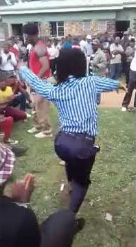 Umfana weBhova wenza 1 ngonyawo